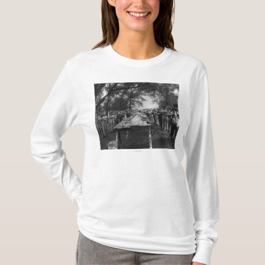 T-shirt Groupe mangeant de grands morceaux de pastèque (Devant)