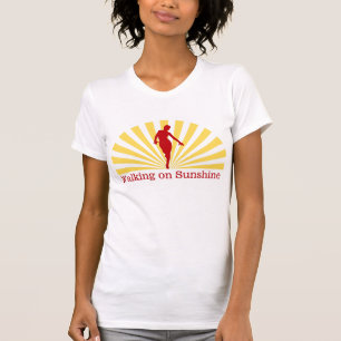 T-shirt Grunge marchant sur le soleil