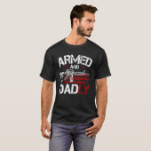 T-shirt Gun American Flag  Armed And Dadly  Deadly Fathers (Devant entier)