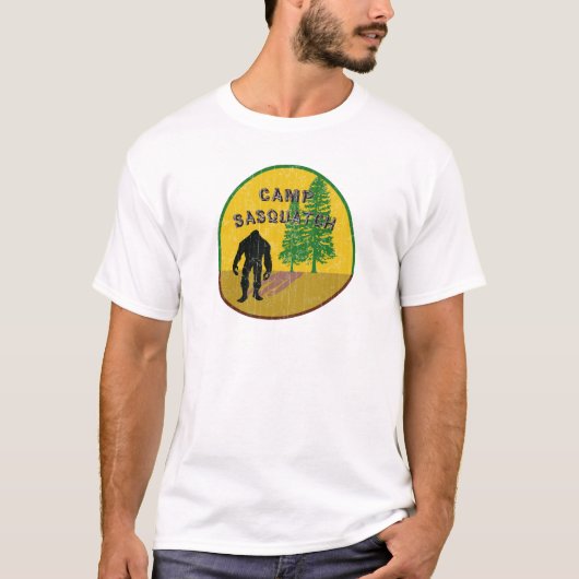 T-shirt habillement de sasquatch de camp (Devant)
