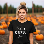 T-shirt Halloween de la famille Bow Crew<br><div class="desc">Faites entrer toute la famille dans l'esprit éffrayant avec ces chemises et sweatshirts "Boo Crew" assortis à Halloween. Parfait pour le tour ou le traitement, les visites de patchs citrouilles ou les fêtes d'Halloween, chaque chemise peut être personnalisée avec "Mama", "Papa", "Kiddo", ou tout nom personnalisé pour s'adapter à votre...</div>
