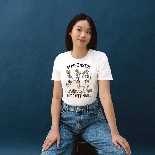 T-SHIRT HALLOWEEN MORT À L'INTÉRIEUR MAIS CAFÉ SKELETONS