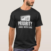 T-shirt Handle prioritaire avec soin Postal Worker Mailman (Devant)