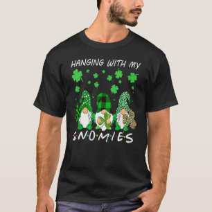 T-shirt Hanging With Gnomies Gnome St Patrick's Day Drôle