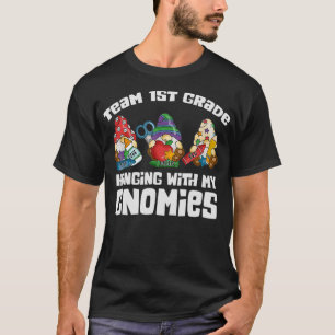 T-shirt Hanging with My Gnomes Team 1st Grade Teacher Stud
