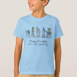 T-shirt Hanoukka heureuse de New York City NYC Chanukah<br><div class="desc">Design présente une illustration originale de plume et d'encre de divers monuments de New York, dont Statue de la Liberté, Washington Carré Arch et le Brooklyn Bridge, "habillé" pour la saison des fêtes. Idéal pour fêter Hanoukka et les fêtes juives. Ce design NYC est également disponible sur d'autres produits. Les...</div>