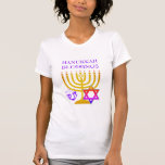 T-shirt HANOUKKA personnalisé moderne<br><div class="desc">Un T-shirt HANOUKKA moderne et personnalisable, conçu avec un menorah en faux or, l'étoile colorée de David et le dreidel couleur violet plus CUSTOMIZABLE GREETING, pour que vous puissiez créer votre propre salutation. Idéal pour la saison Hanoukka. Choisissez parmi une large gamme de vêtements et cadeaux Hanoukka, conçus par Berean...</div>
