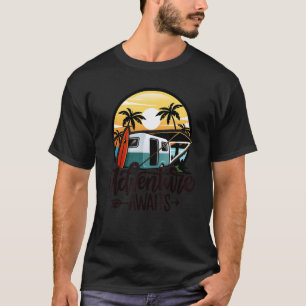 T-shirt Happy Camper Adventure Attend