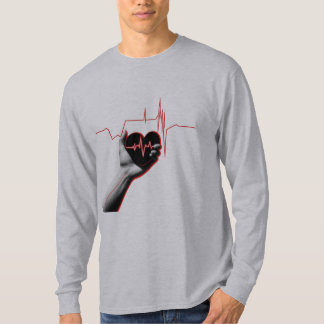 T-shirt Heartbeat Love Design – Hand Holding Heart