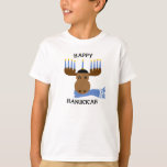 T-shirt Heureux Hanoukka Moose Menorah<br><div class="desc">Ajoutez un peu de fantaisie à votre fête cette année avec cette mignonne chemise de vacances qui représente un orignal avec une menorah et une écharpe !</div>