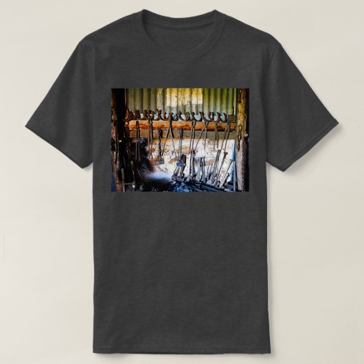 T-shirt Horseshoes Blacksmithx27s Shed Hill End Nouveau Su (Design devant)