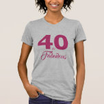 T-shirt Hot Pink 40 et Fabulous 40th Birthday cadeau<br><div class="desc">Célébrez vos 40 ans de style avec cet élégant design de 40 ans. 40 et fabuleux en rose chaud. Des produits similaires tels que des fournitures de fête et des invitations à l'anniversaire de 40e sont disponibles dans notre boutique. Conçu exclusivement pour vous par Happy Dolphin Studio. Si vous avez...</div>