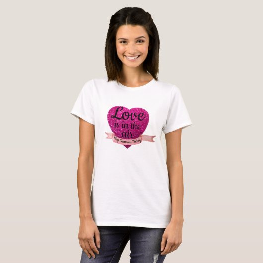 T-shirt Hug Iemand van vandaag houdt van roze hart (Voorkant volledig)