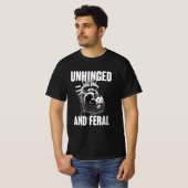 T-shirt Humor Unhinged And Feral Raccoon Cowboy Trash  (Devant entier)