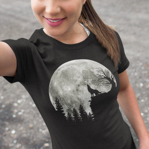 T-shirt hurler de loup sur la lune d'halloween en montagne