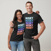 T-shirt Husky à Texte Répété Moderne (Unisexe)
