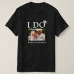 T-shirt I DO Fiançailles Ring Couple Nom photo Minimaliste<br><div class="desc">I DO Fiançailles Ring Couple's Photo and Names Minimalist Happy and Fun T-Shirt. Célébrez votre événement spécial avec cette mignonne T-Shirt. Tous les textes sont pré-arrangés pour que vous puissiez changer facilement et rapidement avec vos propres détails.</div>