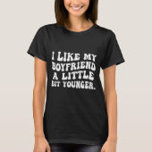 T-shirt I Like My Boyfriend A Little Bit Younger Funny Gir (Devant)