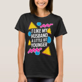 T-shirt I Like My Husband A Little Bit Younger Funny Sayin (Devant)