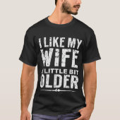 T-shirt I Like My Wife A Little Bit Older Funny Saying  (Devant)