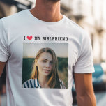 T-shirt I Love My Girlfriend Sporty Minimalist photo<br><div class="desc">Super cadeau pour ton copain ! T-shirt personnalisé disant I LOVE MY GIRLFRIEND en typographie sportive minimaliste et un coeur rouge avec votre photo carré ci-dessous. Personnalisation simple et facile !</div>