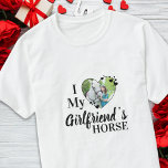 T-shirt I Love My Girlfriend's Horse Photo personnalisée<br><div class="desc">Qui aimez-vous vraiment ? Votre petite amie ou son cheval ! Offrez un cadeau parfait à votre petit ami cette journée de valentines avec cette drôle de chemise d'amoureux des chevaux ! Un must pour tous les amateurs de chevaux et d'équitation ! Une tournure amusante sur I Love My Girlfriend,...</div>