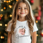 T-shirt I Love My Grand-mère Birthday Photo personnalisée<br><div class="desc">Photo personnalisée T-shirt disant I LOVE MY GRANDMA dans le design de typographie de script circulaire mignon avec votre photo préférée de la grand-mère et de l'enfant pour son anniversaire,  la fête des mères,  ou tout autre jour férié! Personnalisation simple et facile !</div>