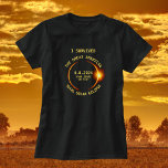 T-shirt I Survived the Total Solar Eclipse 4/8/2024 USA<br><div class="desc">Avez-vous vu l'éclipse solaire totale de la Grande Amérique le 8 avril 2024 ? Épatant ! Ce tee cool commémore l'événement et peut être customisé avec votre état ou texte personnalisé. Le design présente une silhouette foncée de la lune obscurcissant le soleil avec une lueur orange. Ajoutez votre état ou votre...</div>