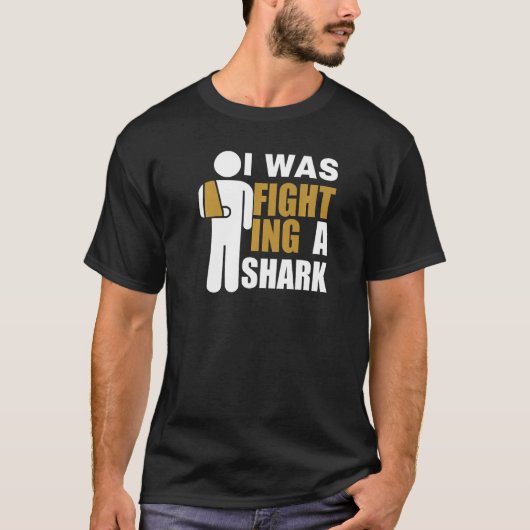 T-shirt I Was Fighting A Shark Broken Arm Fracture (Devant)