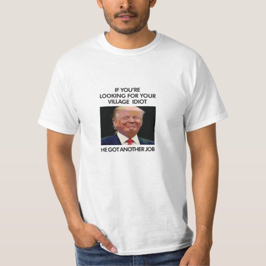T-shirt Idiot de village anti-Trump (Devant)
