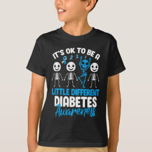 T-shirt Il est acceptable d'être un peu différent des spéc