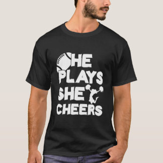 T-shirt Il joue elle acclame Football Fils Cheerleader Fil