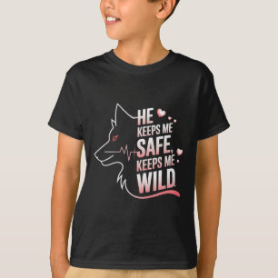 T-shirt Il me garde en sécurité Elle me garde Loup Amateur