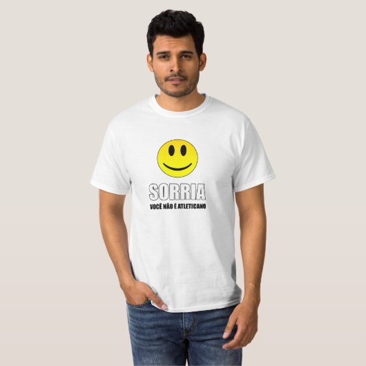 T-shirt Il sourie (Devant entier)