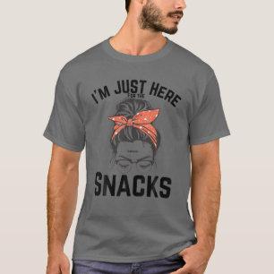 T-shirt I'm Just Here For The Snacks Nurse Women Football