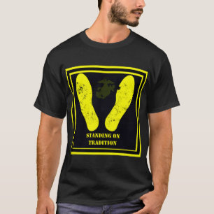 T-shirt Imprimantes Jaunes À Pied Sur La Tradition