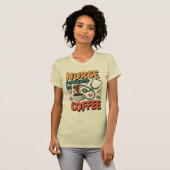 T-shirt Infirmière alimentée au café (Devant entier)