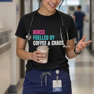 T-shirt Infirmière alimentée par le chaos du café Citation