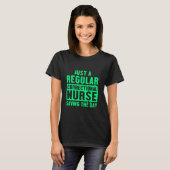 T-shirt Infirmière correctionnelle Saving Nurse Rn (Devant entier)