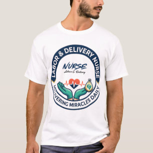 T-shirt Infirmière en salle d'accouchement apportant des m