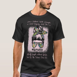 T-shirt Infirmière Fleur De Vie Elle Est Vêtue De Force Et
