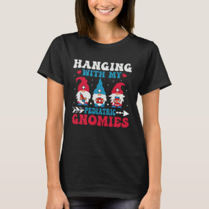 T-shirt Infirmière pédiatrique de l'hôpital qui traîne ave