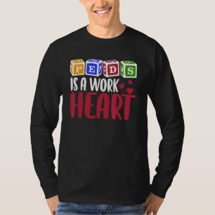 T-shirt Infirmière pédiatrique PEDS est un travail de cœur