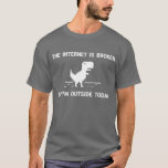 T-shirt Internet est cassé Je suis dehors aujourd'hui<br><div class="desc">Les internets sont cassés ! Il est temps de sortir. Je suppose. Chemise parfaite pour les jours où vous ne pouvez pas vous connecter et doit braver la réalité. Comme le noble T-Rex.</div>
