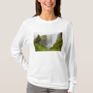 T-shirt Islande. La cascade de Skogarfoss plonge sur une
