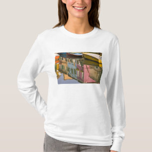 T-shirt Italie, Burano. Bateaux sur un canal avec