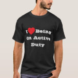 T-shirt J♥️aime être en service actif<br><div class="desc">T-shirt classique pour homme en couleur noire et en lettres en couleur blanche et vêtements de mode décontractés et amusants imprimés avec phrase de texte modèle personnalisable J'♥️ l'amour en service actif sur Casquettes, chemises et produits pour animaux de compagnie par TheFabricSeal imprimer sur demande boutique à Zazzle.com #ZazzleMade https://www.zazzle.com/store/thefabricseal...</div>