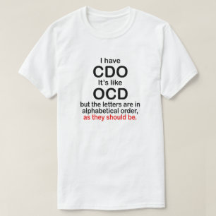 T-SHIRT J'AI DES CDO. C'EST COMME OCD. ORDRE ALPHABÉTIQUE.