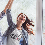 T-shirt J'ai dit Oui Mariée au Fiançailles<br><div class="desc">Retro Bistro esthétique Chalkboard Style Vintage moderne M et Mme Engagement Party We Said YES Party Chalkboard Modern Vintage typographie Invitations Chalkboard doux et sassy mariages Mariage Party T-shirts</div>