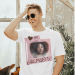 T-shirt J'aime ma petite amie | Photo personnalisée et tex<br><div class="desc">Créez votre propre J'aime ma petite amie texte photo personnalisé T-Shirt avec votre texte manuscrit personnalisé. Un design élégant et moderne aux couleurs rose et marron, pour un look ludique et amusant. Tous les éléments graphiques peuvent être customisés dans n'importe quelle couleur. Le mignon T-shirt personnalisable J'aime ma petite amie...</div>